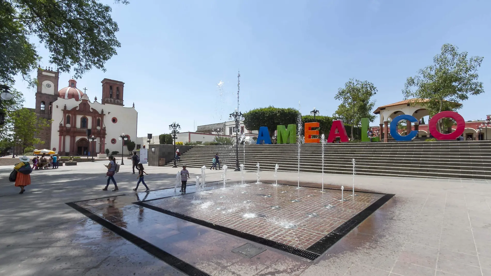 El edil señaló que se han hecho históricas inversiones para resaltar la belleza del municipio. Foto César Ortiz.